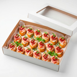 Тапас с прошутто и вяленым томатом